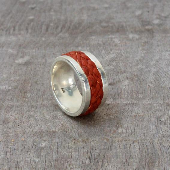 Neo silver & leather ring