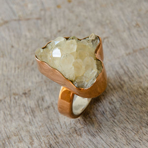 Copper ring with raw quartz