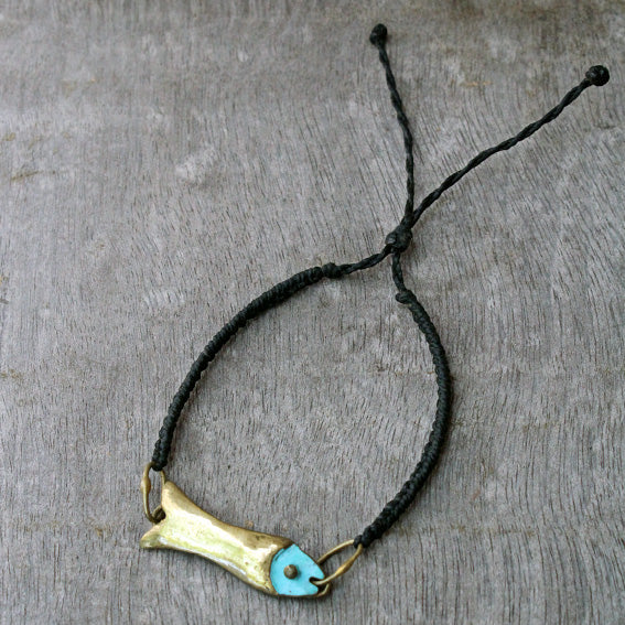 Fish brass & macrame bracelet
