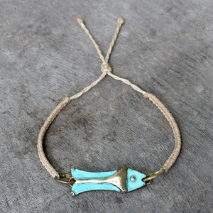 Fish brass & macrame bracelet